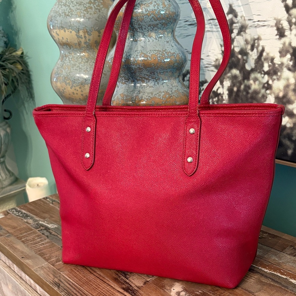Coach leather Vibrant Red Women's Bag beautiful condition - Picture 4 of 9